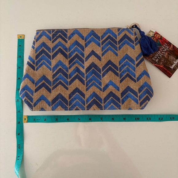 Cosmetics bag - Picture 3 of 3